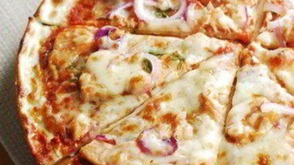 Рецепт Пицца с курицей, базиликом и моцареллой