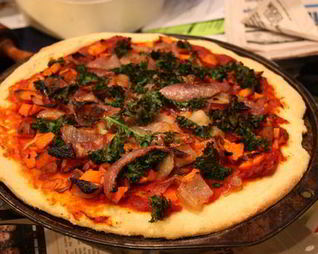 Пицца с листовой капустой и бататом