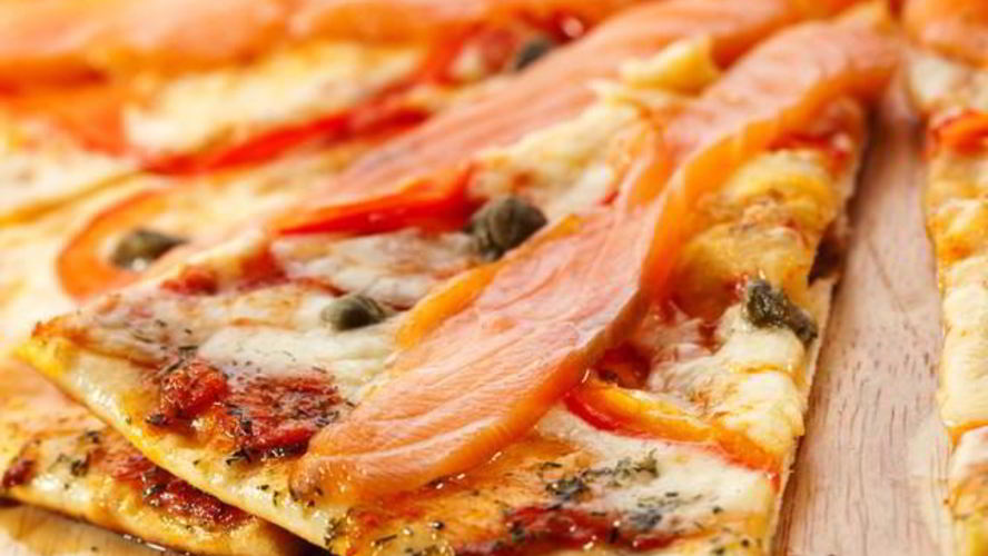 Рецепт пицца с лососем и овощами