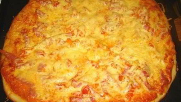 Рецепт Пицца с помидорами, колбасой и сыром