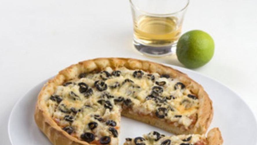 Рецепт пицца с рыбой и маслинами