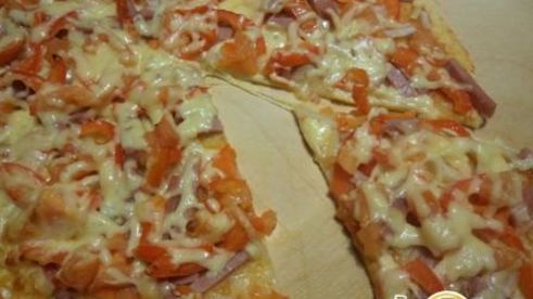 пицца с ветчиной и болгарским перцем