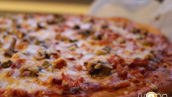 Рецепт Пицца с ветчиной и шампиньонами