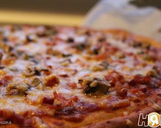 Пицца с ветчиной и шампиньонами