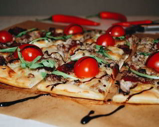 Пицца с вялеными помидорами