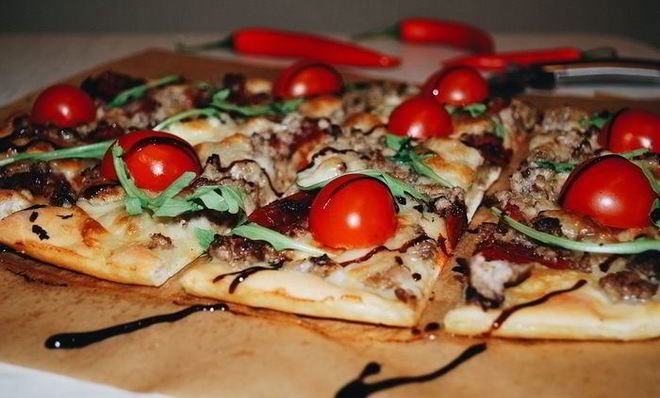 Пицца с вялеными помидорами