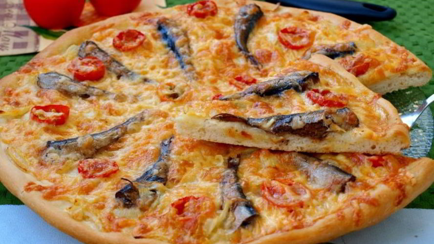 Рецепт пицца со шпротами и помидорами черри