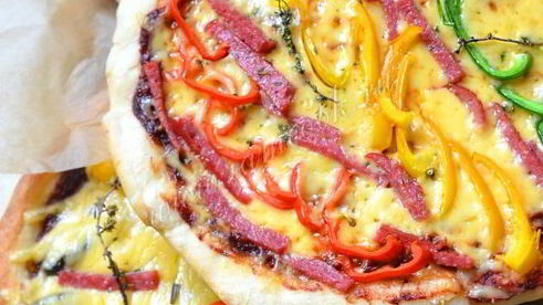 пицца со сливовым соусом