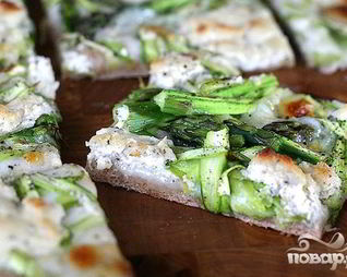 Пицца со спаржей