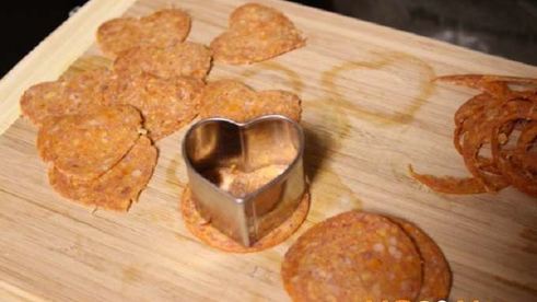 пицца в форме сердца