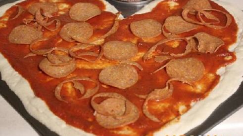 пицца в форме сердца