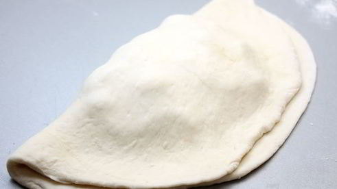 закрытая пицца кальцоне с овощами