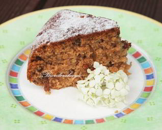 Чайная коврижка с изюмом и орехами в мультиварке