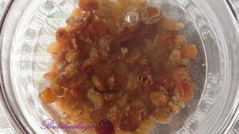 чайная коврижка с изюмом и орехами в мультиварке