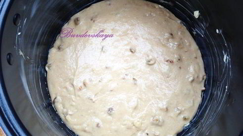 чайная коврижка с изюмом и орехами в мультиварке