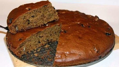 коврижка с изюмом и орехами