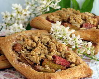 Ревенные слойки с овсяной крошкой