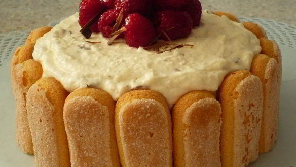 Рецепт Хмельная шарлотка Страчателла с кремом из маскарпоне, вишневой водки и шоколадной крошки