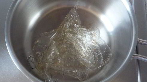 хмельная шарлотка страчателла с кремом из маскарпоне, вишневой водки и шоколадной крошки