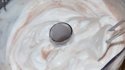 классическая шарлотка с клубничным муссом