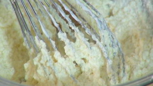 лимонная шарлотка с голубикой