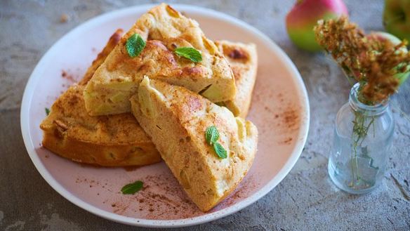 Рецепт Простая яблочная шарлотка с пряностями