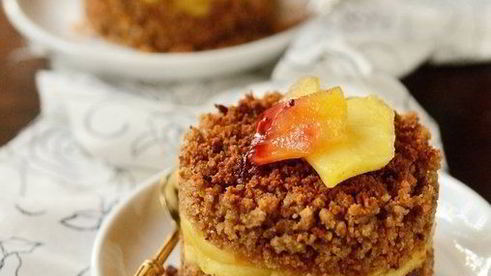 шарлотка из яблок и ржаного хлеба