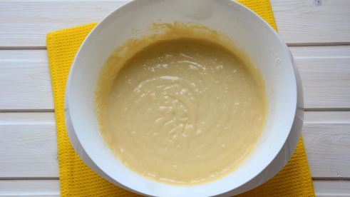 шарлотка на простокваше со сливочной крошкой