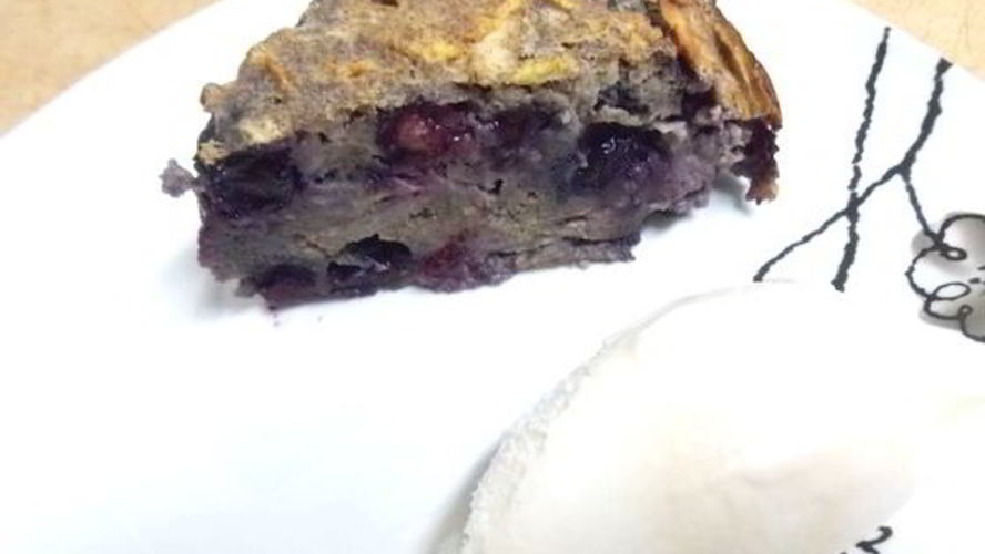 Рецепт шарлотка с черникой и яблоками