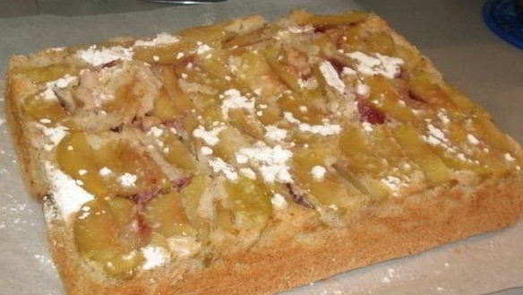 Рецепт Шарлотка с клубникой и яблоками