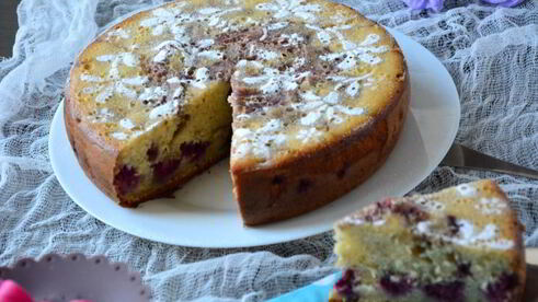 шарлотка с малиной из мультиварки