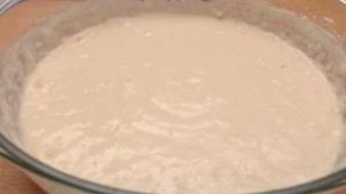 шарлотка с манкой и яблоками