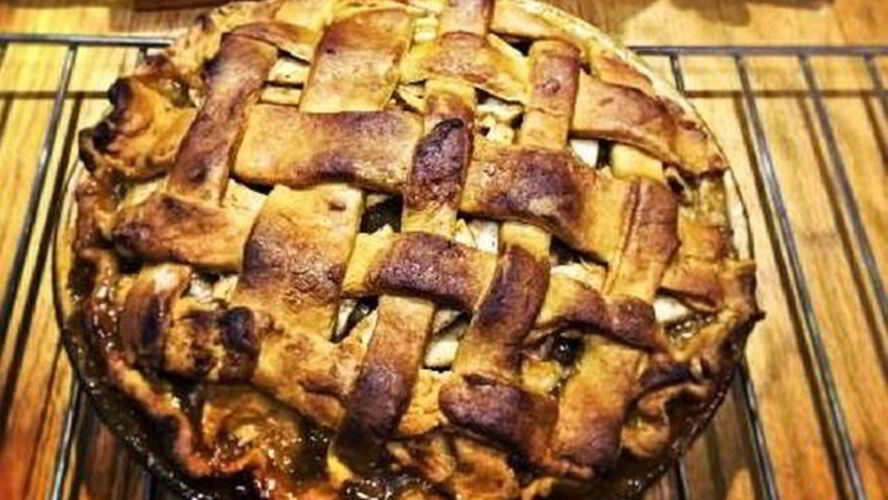 Рецепт шарлотка с ревенем и яблоками