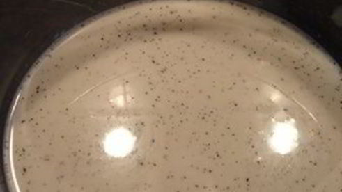 шарлотка с шоколадно-малиновым муссом и воздушным ванильным кремом