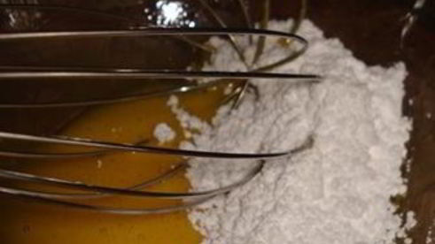 шарлотка с шоколадно-малиновым муссом и воздушным ванильным кремом