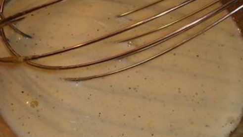 шарлотка с шоколадно-малиновым муссом и воздушным ванильным кремом