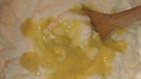 шарлотка с шоколадно-малиновым муссом и воздушным ванильным кремом