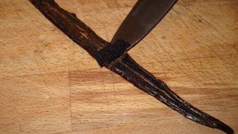 шарлотка с шоколадно-малиновым муссом и воздушным ванильным кремом