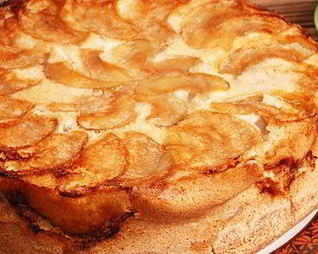 Шарлотка с тертыми яблоками