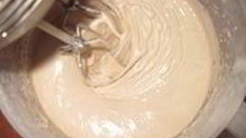 шарлотка с яблоками и карамелью