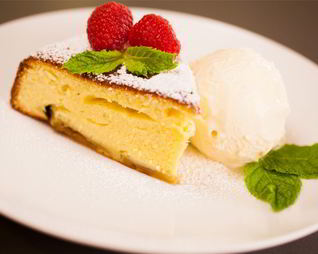 Шарлотка с яблоками и лимоном