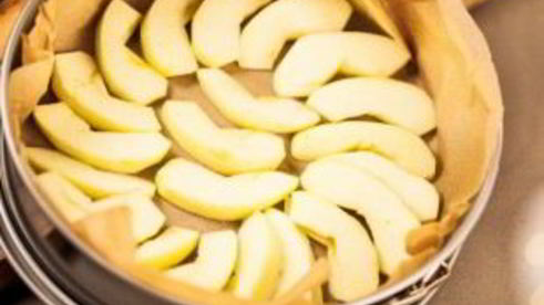 шарлотка с яблоками и лимоном