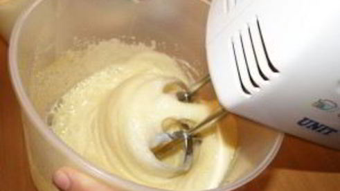 шарлотка с яблоками и смородиной