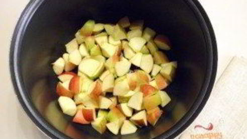 шарлотка с яблоками в мультиварке