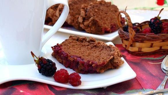 Рецепт Шоколадная шарлотка с ягодами