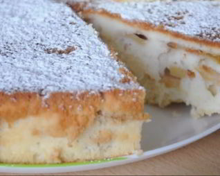 Воздушная яблочная шарлотка