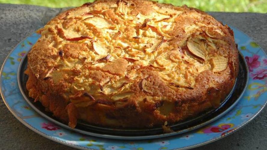 Рецепт яблочная шарлотка на сидре