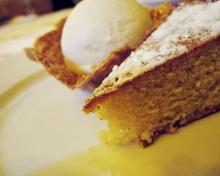 Яблочная шарлотка на сковороде