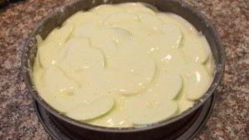 яблочная шарлотка простая