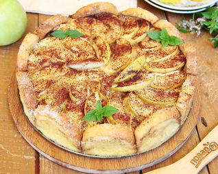 Яблочная шарлотка с хлебом